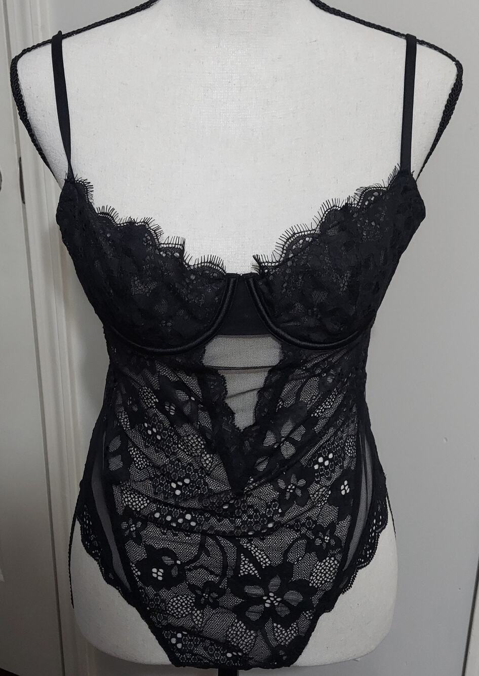 NWOT Victoria Secret Body Suit Teddy Lingerie Chantily Lace Black Med Romantic